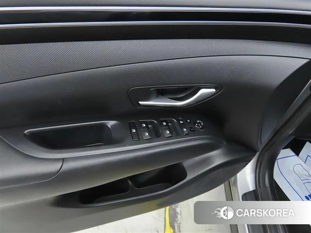 Hyundai Tucson (NX4) 2022 Серебристо-серый из Кореи, фото 3