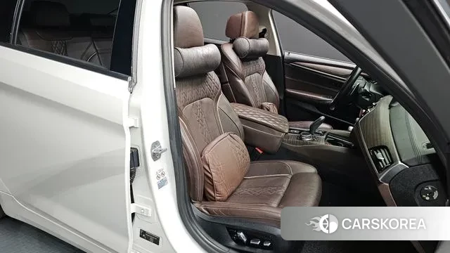 BMW 5 Series (G30) 2018 Белый из Кореи, фото 3