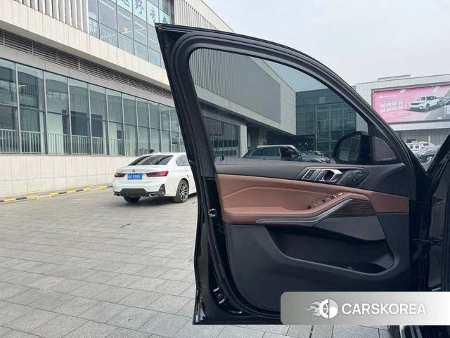 BMW X7 2021 Черный из Китая, фото 3