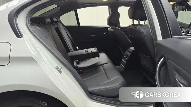 BMW 3 Series (F30) 2018 Белый из Кореи, фото 3