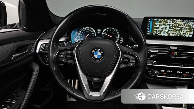 BMW 5 Series (G30) 2018 Белый из Кореи, фото 3