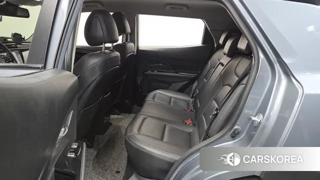 Ssangyong Beautiful Korando 2022 Светло-серебряный цвет из Кореи, фото 3