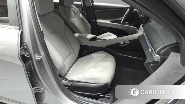 Hyundai Avante Hybrid (CN7) 2021 Серебристо-серый из Кореи, фото 3