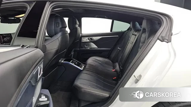 BMW 8 Series (G15) 2023 Белый из Кореи, фото 3