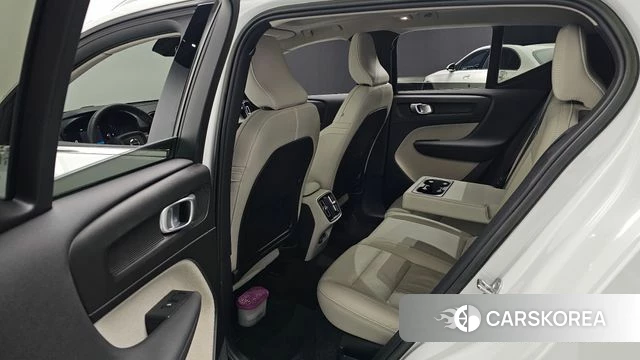 Volvo XC40 2023 Белый из Кореи, фото 3