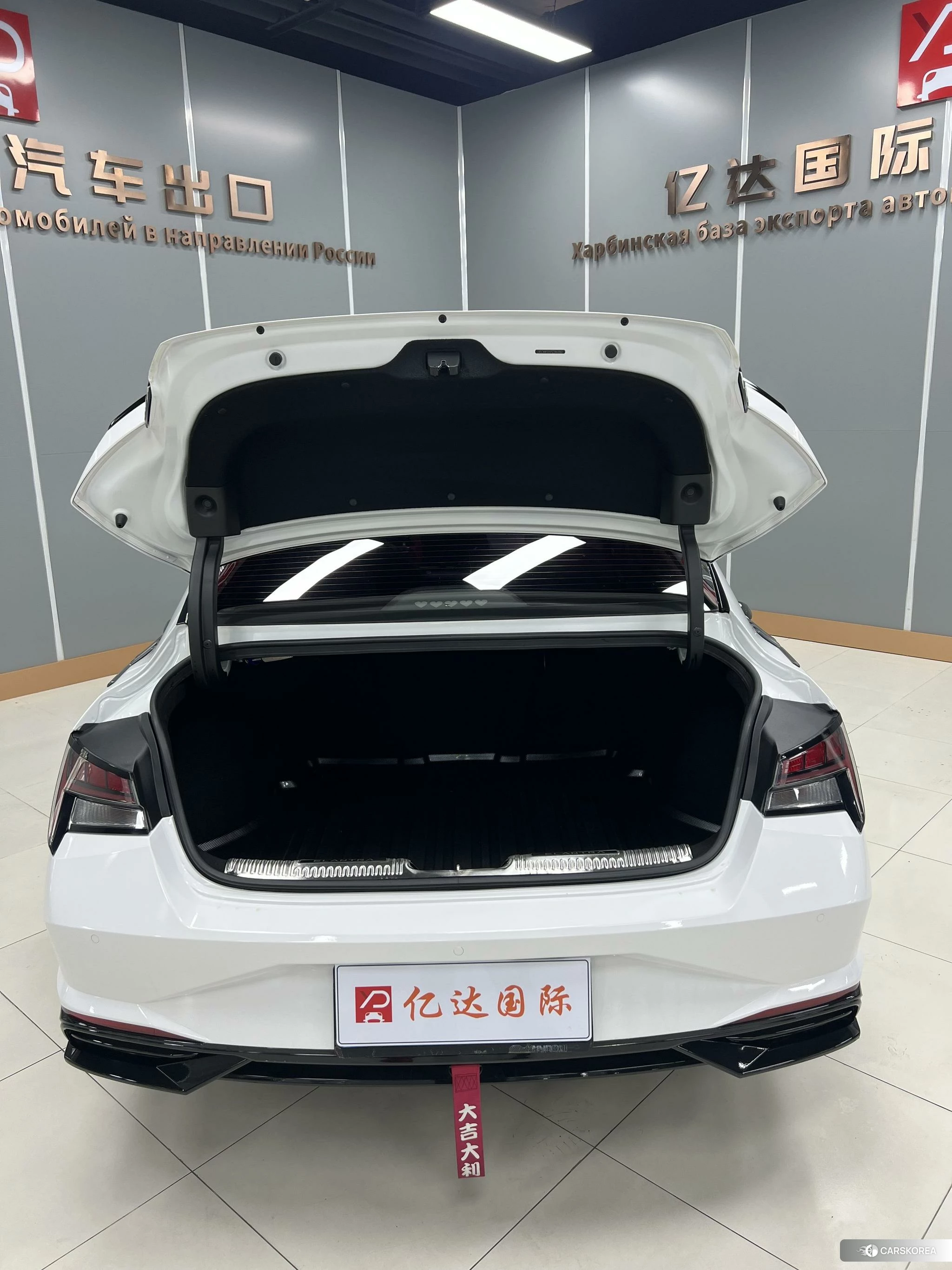Hyundai Elantra 2023 Белый из Китая, фото 3