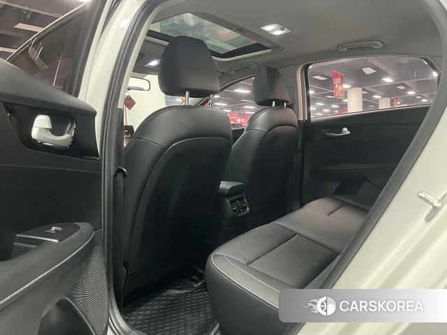Kia K3 2021 Белый из Китая, фото 3