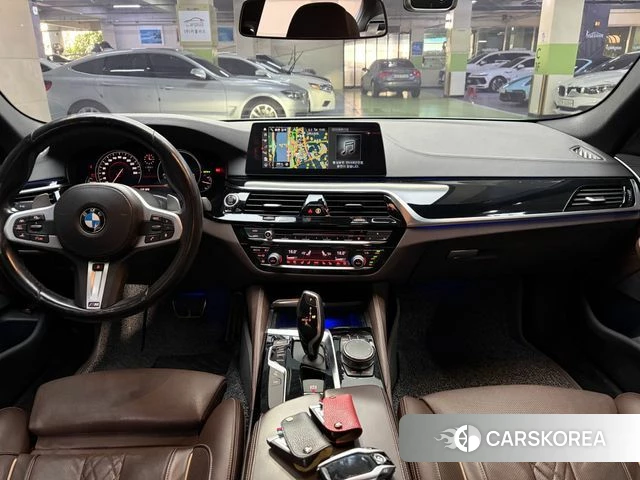 BMW 5 Series (G30) 2018 Серебристо-серый из Кореи, фото 3