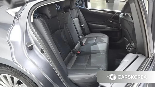 Lexus ES300h 7th generation 2021 Серый из Кореи, фото 3