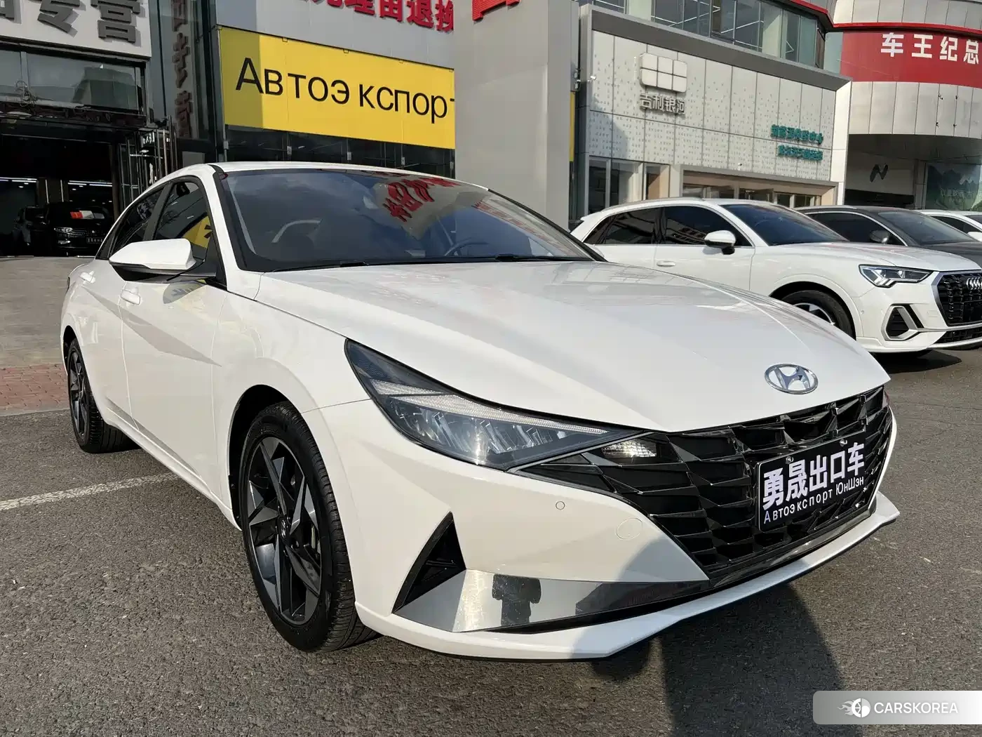 Hyundai Elantra 2023 Белый из Китая, фото 3