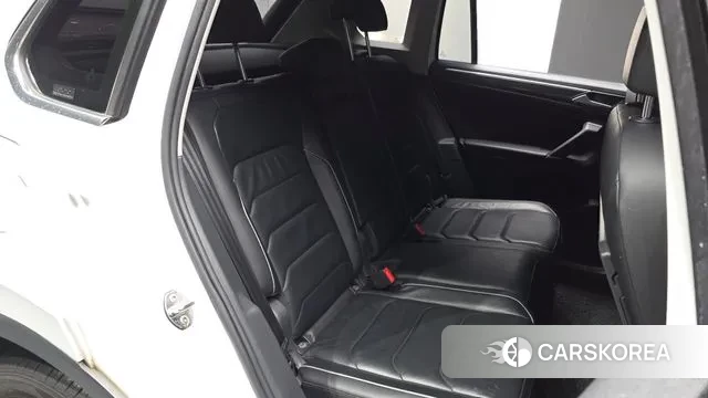 Volkswagen Tiguan second Generation 2018 Белый из Кореи, фото 3