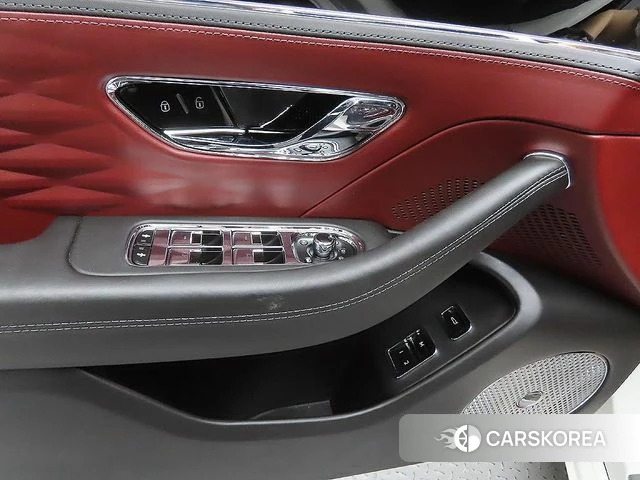 Bentley Flying Spur 3rd Generation 2022 Белый из Кореи, фото 3