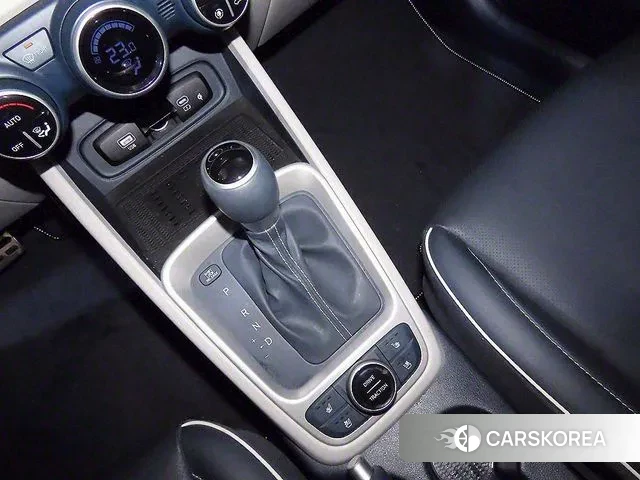 Hyundai Venue 2023 Белый из Кореи, фото 3