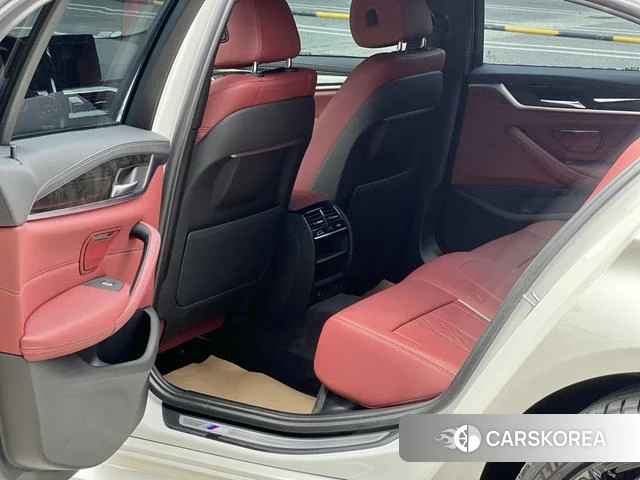 BMW 5 series 2022 Белый из Китая, фото 3