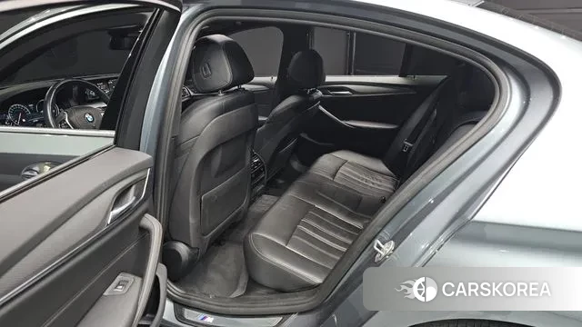 BMW 5 Series (G30) 2018 Серебристо-серый из Кореи, фото 3