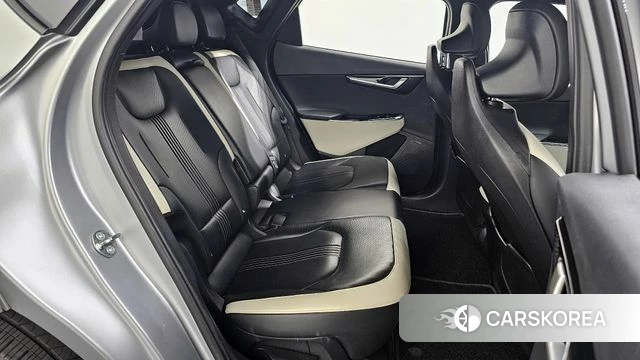 Kia EV6 2023 Серебристо-серый из Кореи, фото 3