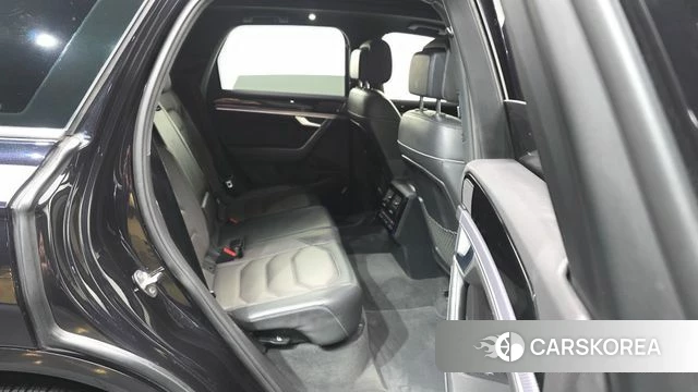 Volkswagen Touareg 3rd generation 2020 Черный из Кореи, фото 3