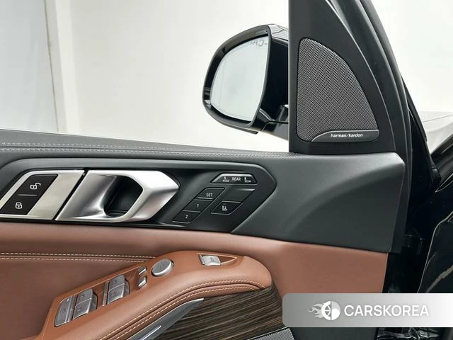 BMW X7 2025 Черный из Китая, фото 3