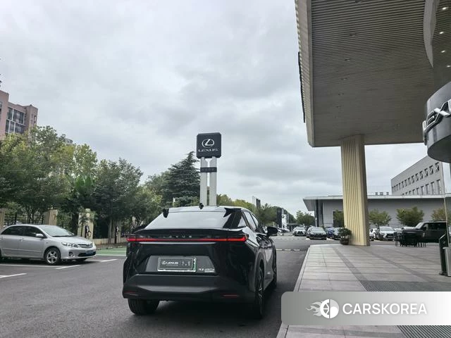 Lexus RZ 2023 Черный из Китая, фото 3