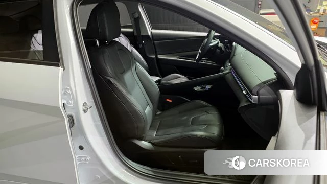 Hyundai The New Avante (CN7) 2024 Белый из Кореи, фото 3