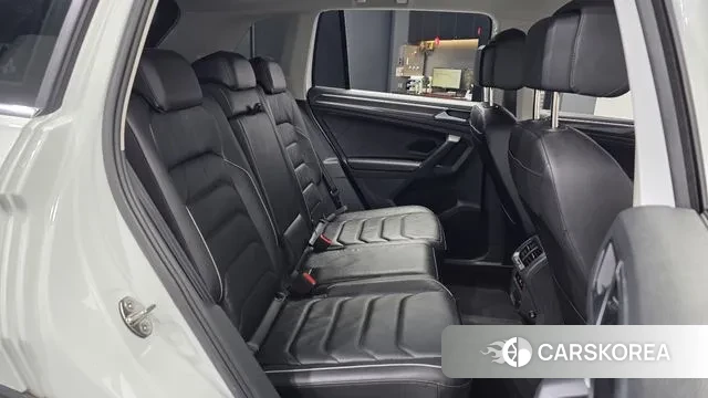 Volkswagen Tiguan second Generation 2023 Белый из Кореи, фото 3