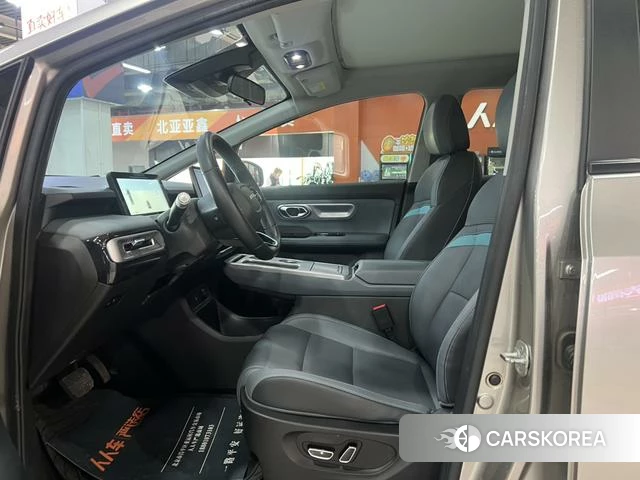 Aian AION Y 2023 Серебристо-серый из Китая, фото 3