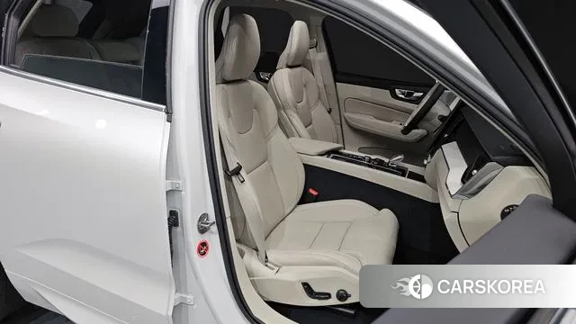 Volvo XC60 second Generation 2025 Белый из Кореи, фото 3