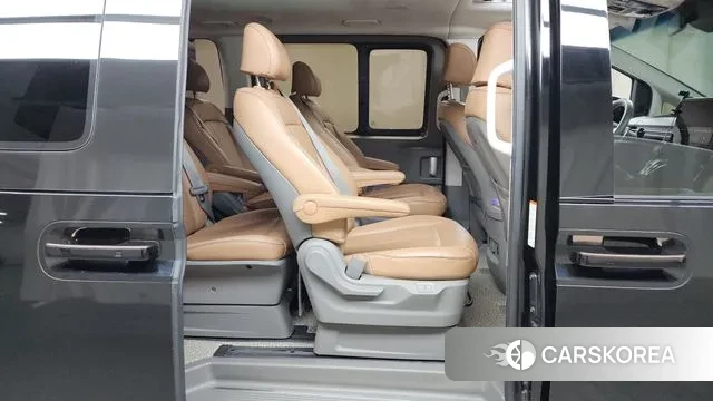 Hyundai Staria 2023 Черный из Кореи, фото 3