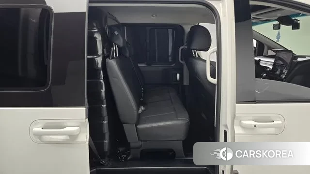 Hyundai Staria 2023 Белый из Кореи, фото 3