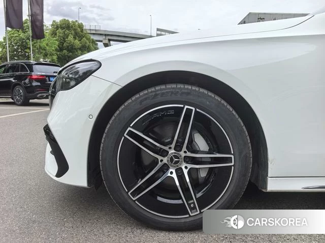 Mercedes-Benz E-class 2024 Белый из Китая, фото 3