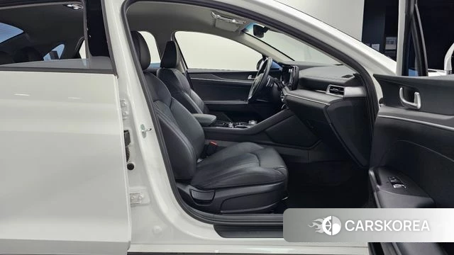 Kia K5 3rd generation 2023 Белый из Кореи, фото 3