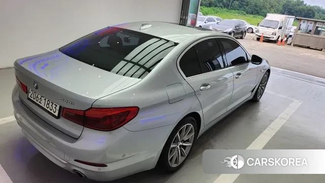 BMW 5 Series (G30) 2018 Серебряный из Кореи, фото 3