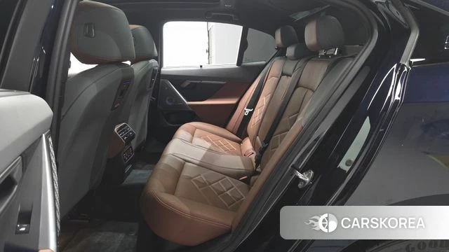 BMW 5 Series (G60) 2024 Черный из Кореи, фото 3
