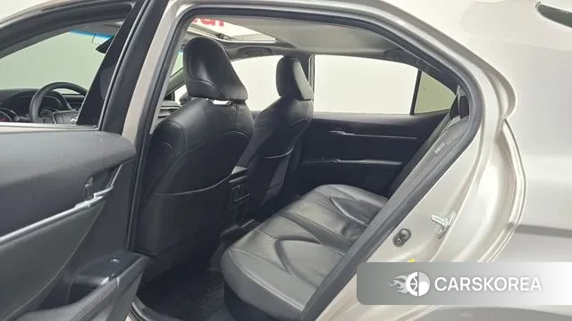 Toyota Camry (XV70) 2018 Серебристо-серый из Кореи, фото 3