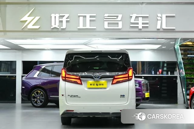 Toyota Elfa 2022 Белый из Китая, фото 3