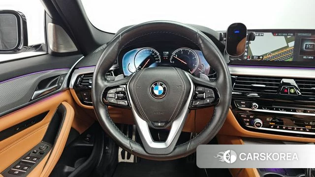BMW 5 Series (G30) 2018 Белый из Кореи, фото 3