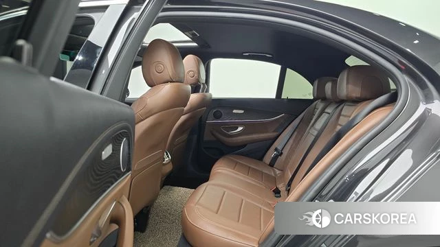 Mercedes-Benz E-Class W213 2023 Серый из Кореи, фото 3