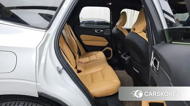 Volvo XC60 second Generation 2021 Белый из Кореи, фото 3