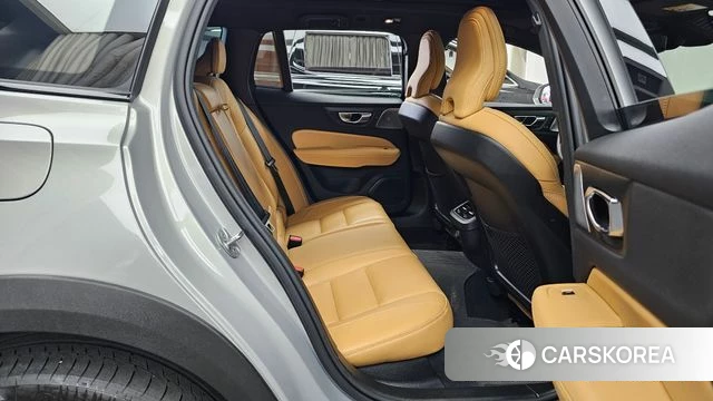 Volvo V60 Cross-Country 2nd Generation 2024 Серебряный из Кореи, фото 3