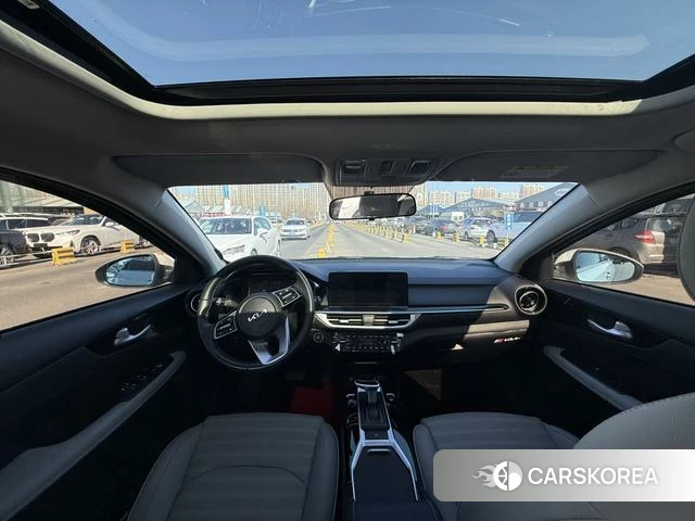 Kia K3 2023 Белый из Китая, фото 3