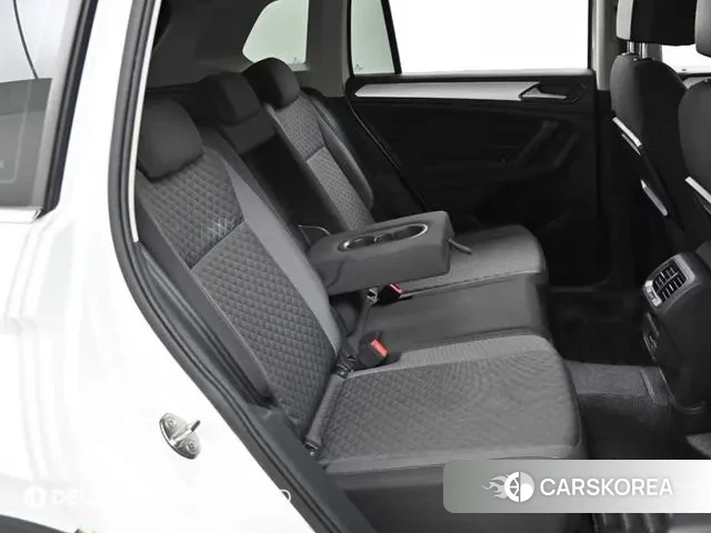 Volkswagen Tiguan second Generation 2018 Белый из Кореи, фото 3