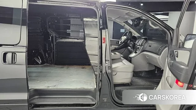 Hyundai The New Grand Starex 2021 Черный из Кореи, фото 3