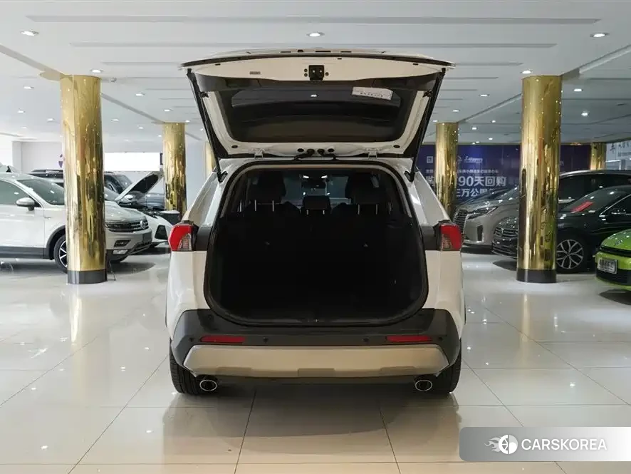 Toyota RAV4 2025 Белый из Китая, фото 3