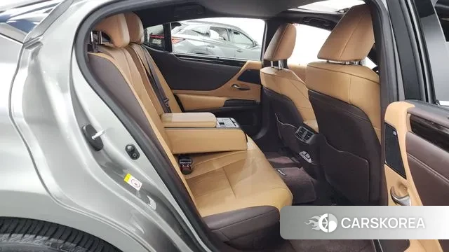 Lexus ES300h 7th generation 2019 Песочный из Кореи, фото 3