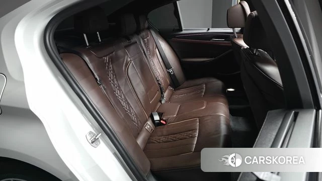 BMW 5 Series (G30) 2022 Белый из Кореи, фото 3