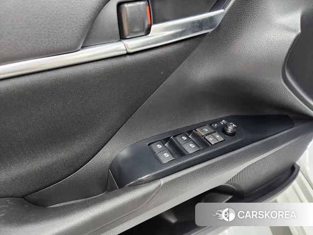 Toyota Camry (XV70) 2021 Белый из Кореи, фото 3