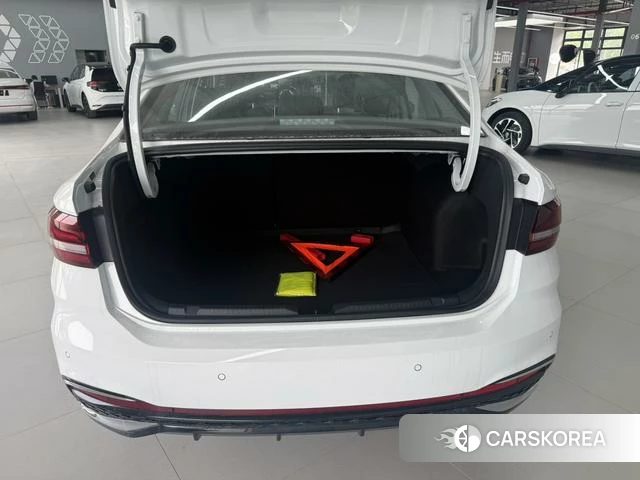 Volkswagen Lavida 2025 Белый из Китая, фото 3