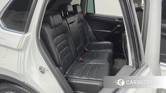 Volkswagen Tiguan second Generation 2021 Белый из Кореи, фото 3