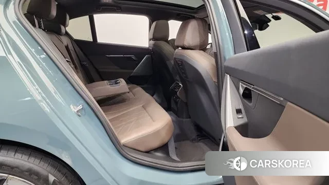 BMW 5 Series (G60) 2024 Темно-зеленый из Кореи, фото 3