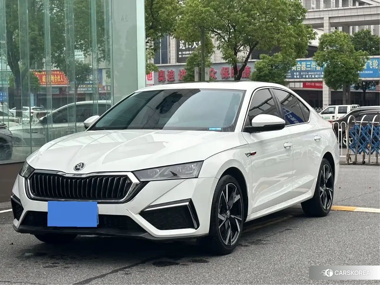 Skoda Octavia 2024 Белый из Китая, фото 3
